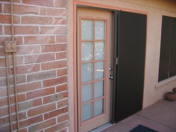 Sliding screen door open